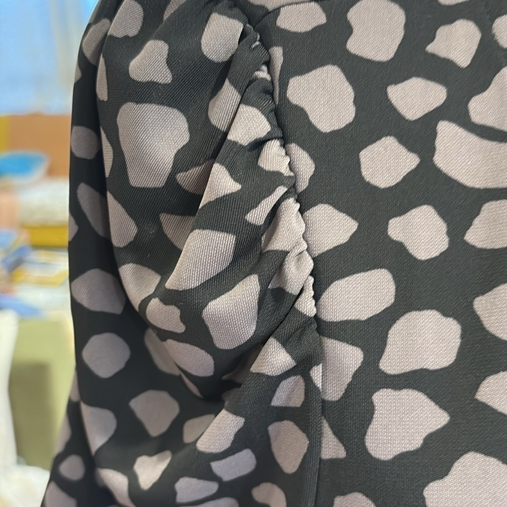 Ann Taylor Black and Gray Wrap Dress V-Neck Long Sleeve. Size 6 - Picture 7 of 9